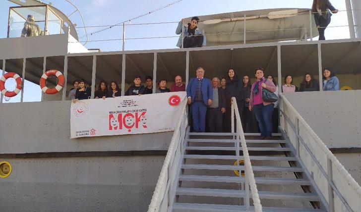 Çocuklar Nusrat Mayın Gemisi’ni gezdi G1