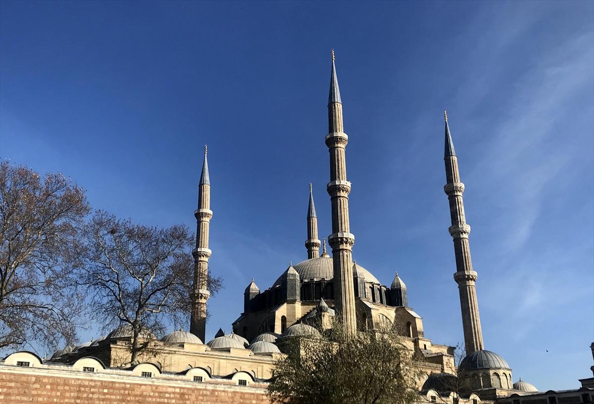 Ayrımcılık s&ouml;ylemlerine karşı farklı k&uuml;lt&uuml;rleri tanımaya &ccedil;alışan gen&ccedil;ler Edirne'de
