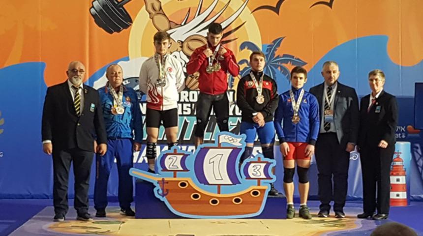 Genç halterci Hakan Şükrü Kurnaz Avrupa rekorunu kırıp şampiyon oldu