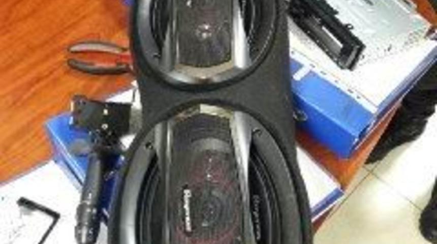 Park halindeki ara&ccedil;tan hırsızlık yapan şahsa su&ccedil;&uuml;st&uuml;