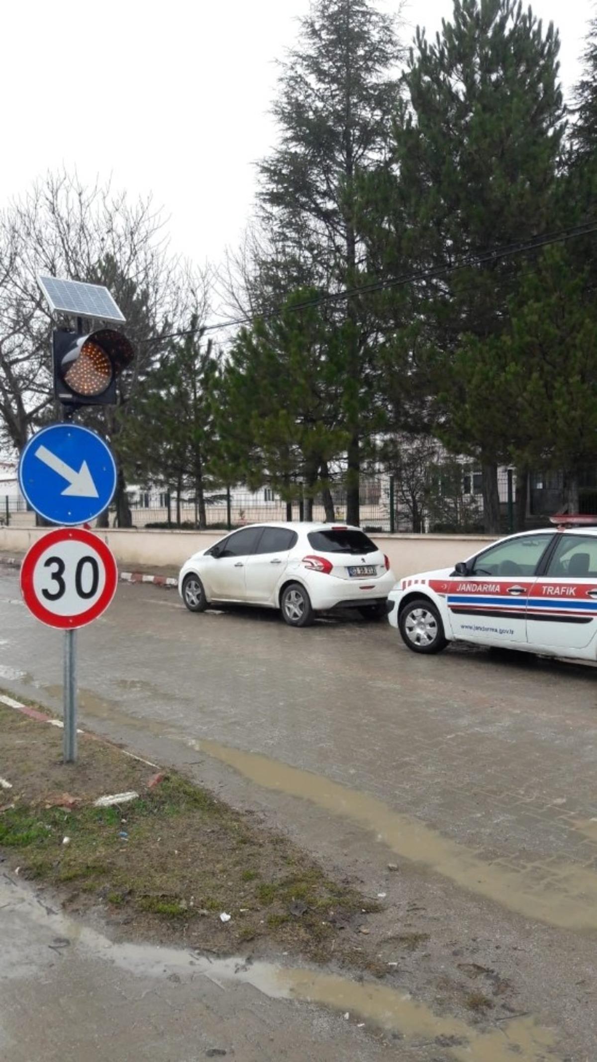 Şuhut&rsquo;ta trafik ışık levhaları değiştirildi