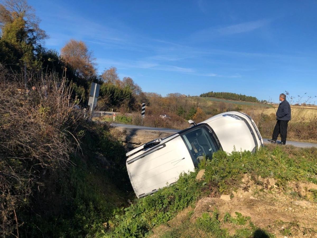 Hakimiyetini kaybeden ara&ccedil; su kanalına u&ccedil;tu