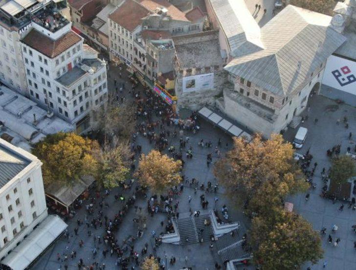 Eminönü'nde yine aynı görüntü! Umut kuyruğu... G3