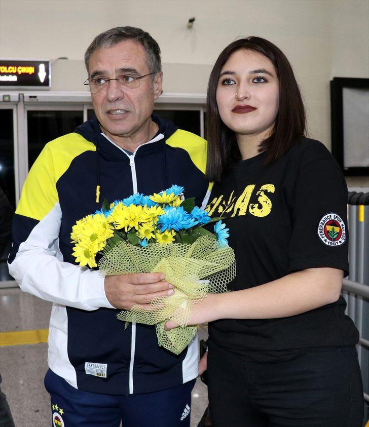 Fenerbahçe kafilesi Sivas'a geldi G1