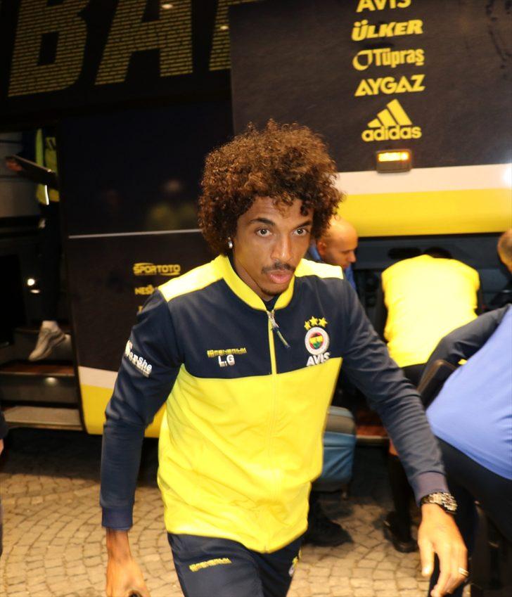 Fenerbahçe kafilesi Sivas'a geldi G3