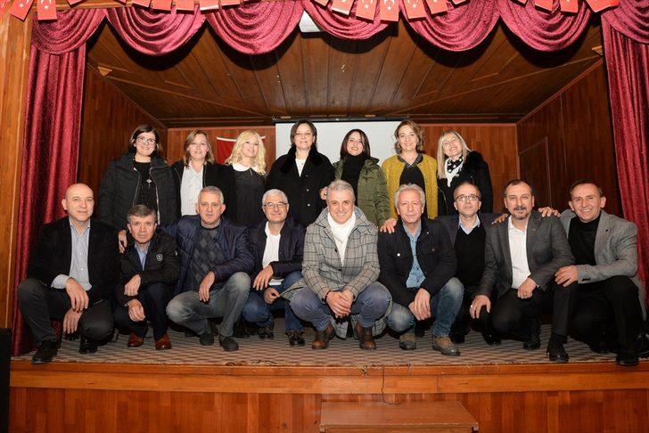 İlkokul arkadaşları 40 yıl sonra aynı sınıfta buluştu G2