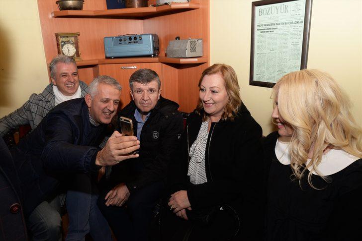 İlkokul arkadaşları 40 yıl sonra aynı sınıfta buluştu G3