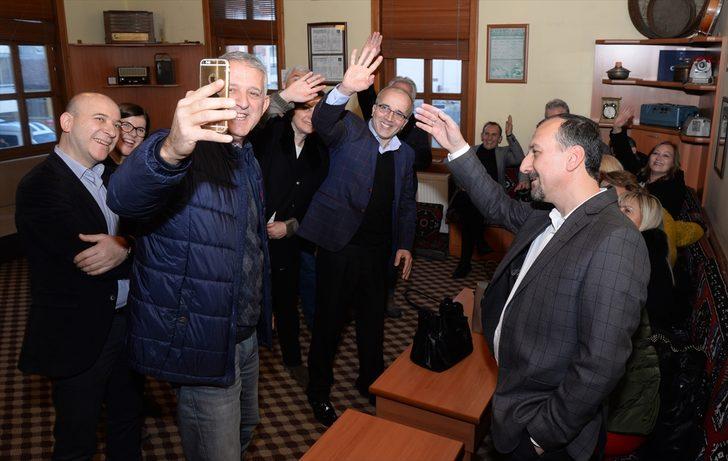 İlkokul arkadaşları 40 yıl sonra aynı sınıfta buluştu G4