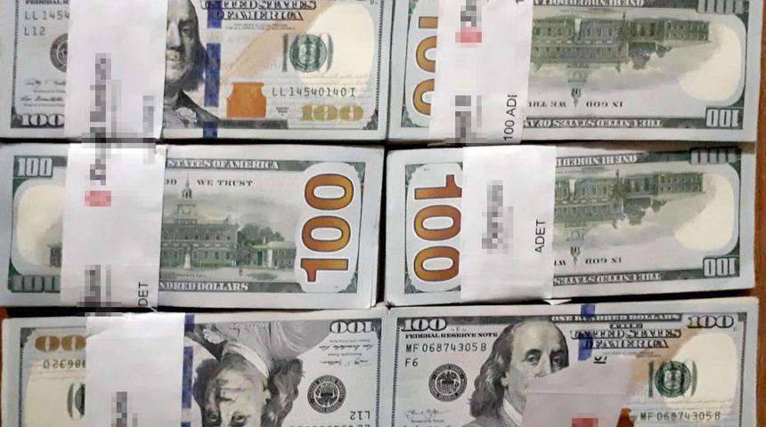 &Ccedil;&ouml;pe atılan 70 bin dolarının izini takip edip buldu