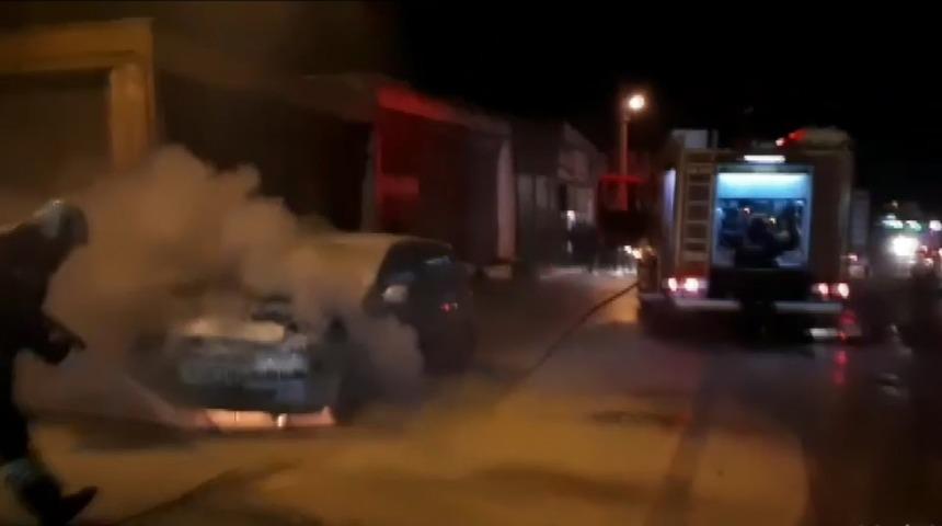 Seyir halinde alev alan araç hurdaya döndü