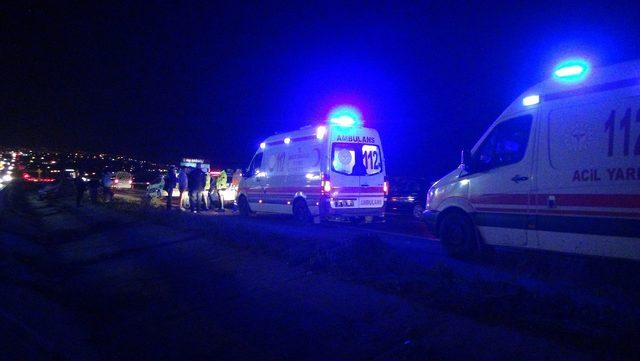 Silivri'de kamyonetin sıkıştırdığı otomobil kaza yaptı: 1 yaralı