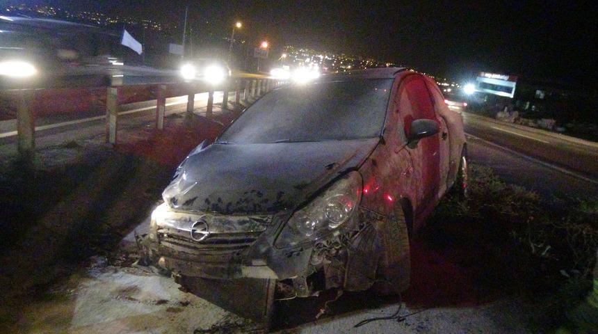 Silivri'de kamyonetin sıkıştırdığı otomobil kaza yaptı: 1 yaralı