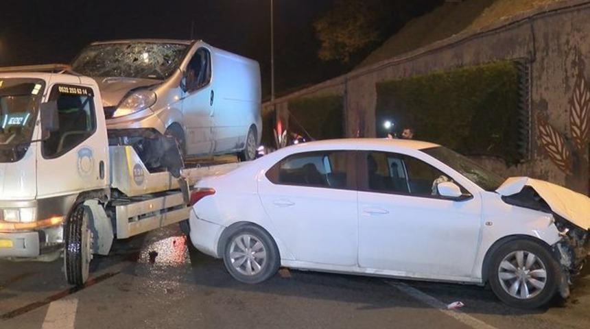 E-5'te panelvan ile otomobil &ccedil;arpıştı: 2 yaralı