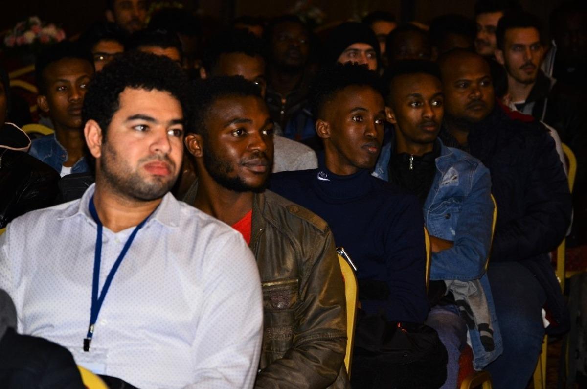 Yery&uuml;z&uuml;n&uuml;n renkleri Adana&rsquo;da buluştu