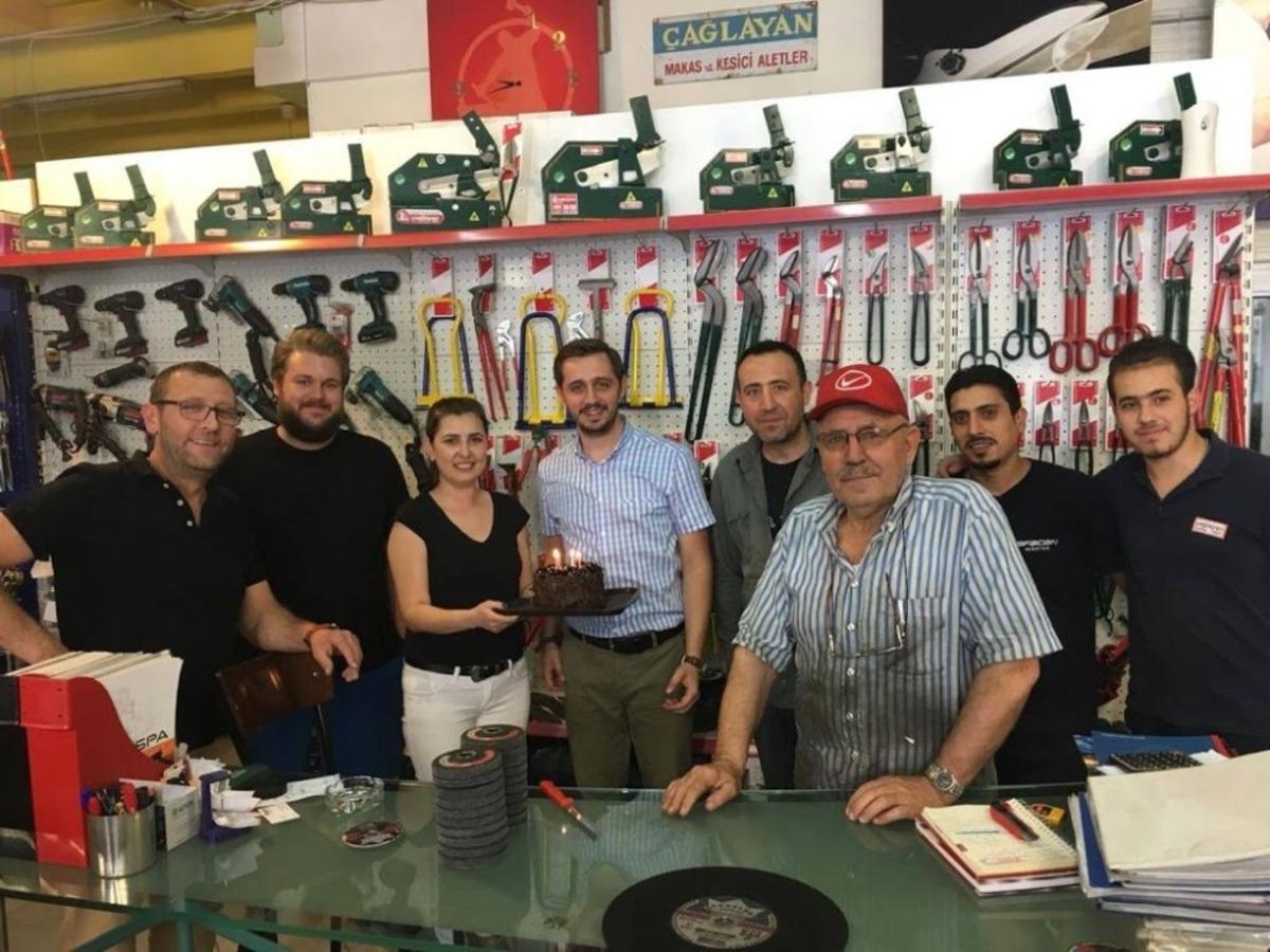 T&uuml;rkiye&rsquo;nin tek makas &uuml;reticisi &Ccedil;ağlayan Makas