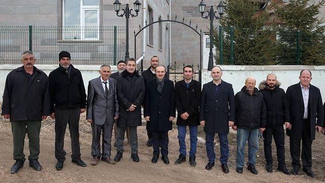 Vali Epcim Manas köyünü ziyaret etti