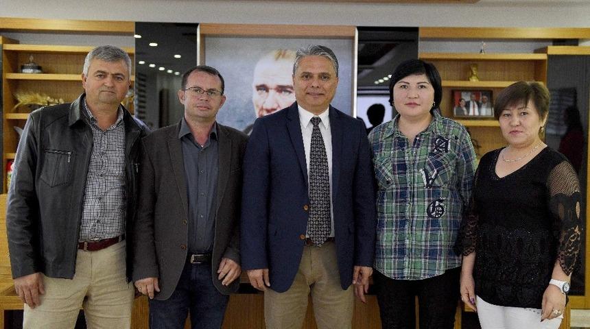 Kırgız Derneğinden Başkan Uysal&rsquo;a ziyaret