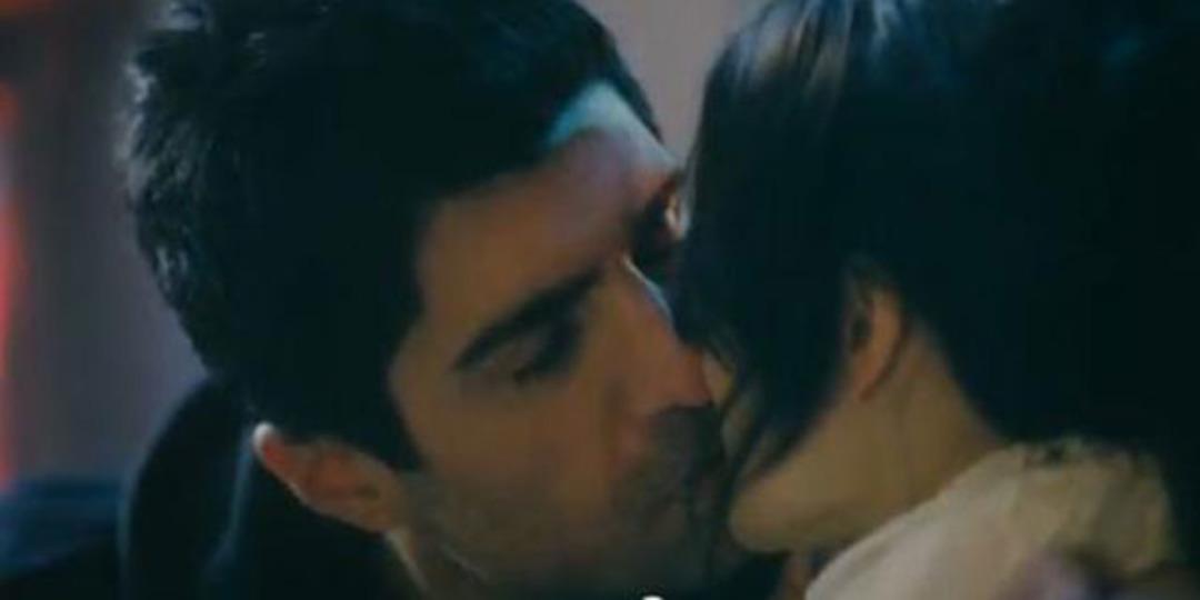 Eski sevgililer dudak dudağa