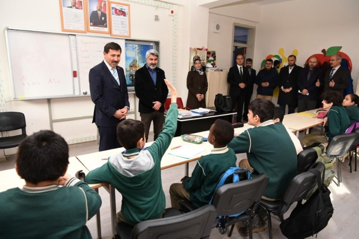 Başkan Kılca: "İl&ccedil;emizdeki eğitimin fiziki ve akademik kalitesine katkı sunuyoruz"