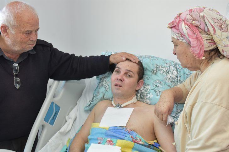 Kaza sonrası felç olan evlada anne babasından "bebek" gibi bakım G3