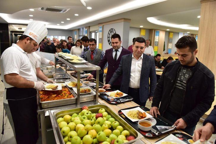 Başkan Tütüncü, personeliyle yemek sırasında G2