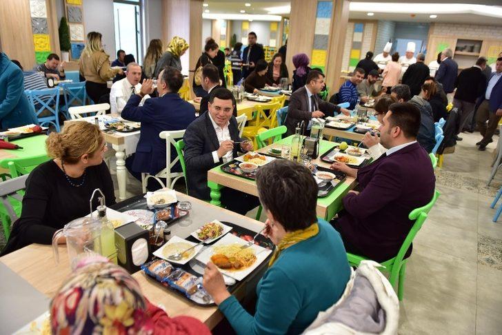 Başkan Tütüncü, personeliyle yemek sırasında G3