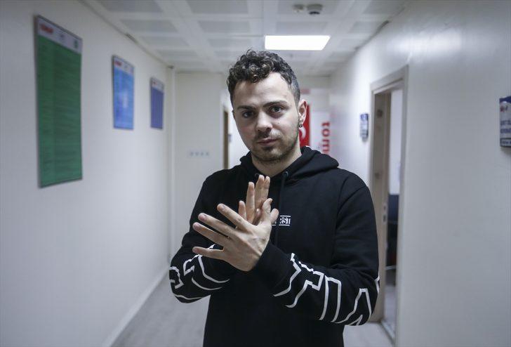 Türkiye'nin ilk sağır işaret dili tercümanı olacak G1