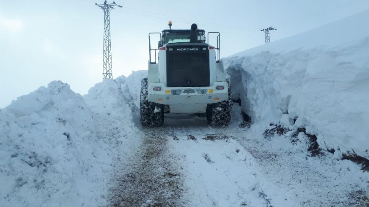 Y&uuml;ksekova&rsquo;da karla m&uuml;cadele &ccedil;alışması