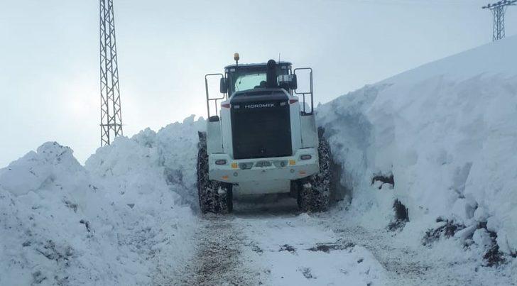 Yüksekova’da karla mücadele çalışması G4