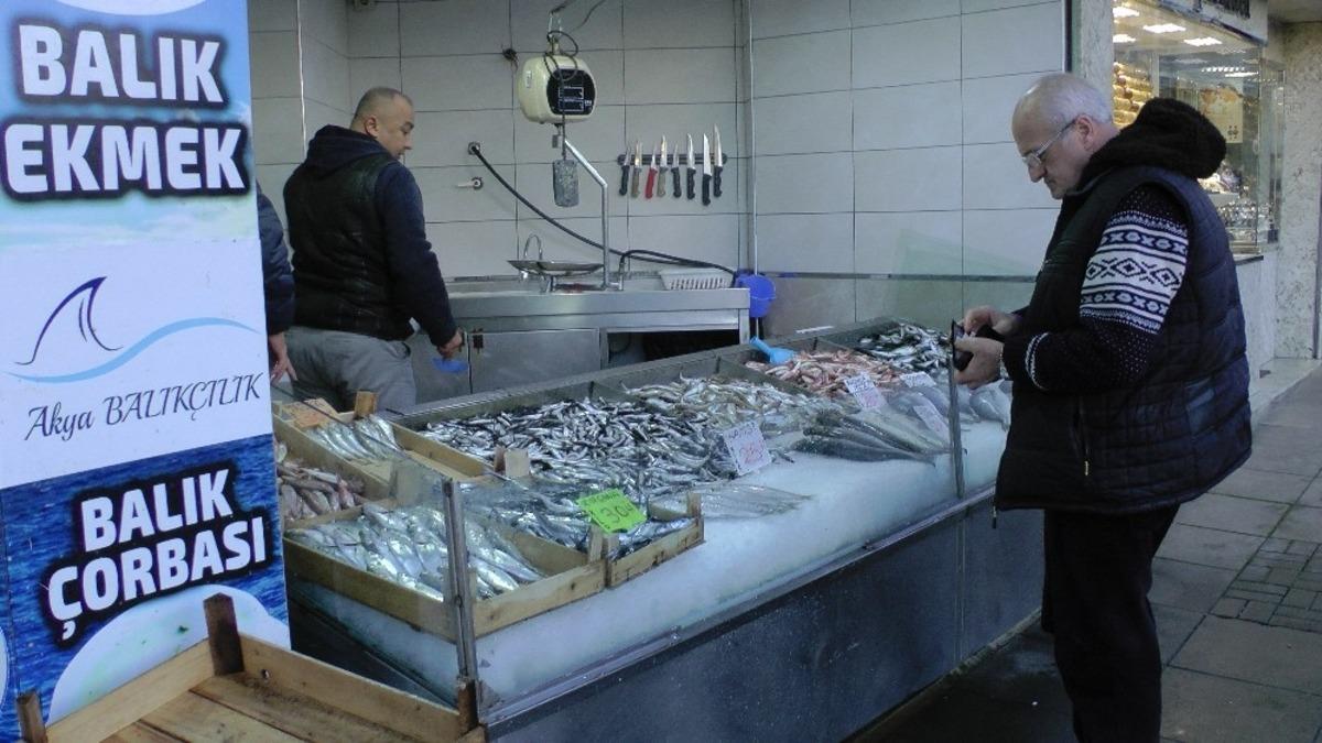 Karadeniz&rsquo;de hamsi fiyatı tavan yaptı