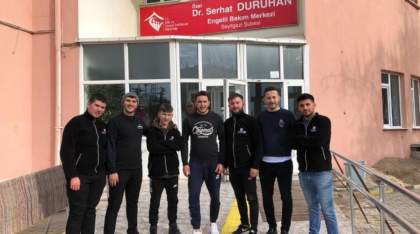 Bakım merkezindeki 100’e yakın engelliye ücretsiz saç tıraşı