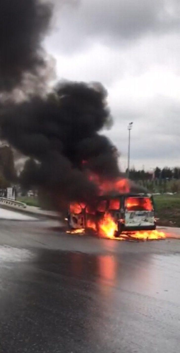 TEM’de ticari araç alev alev yandı G3