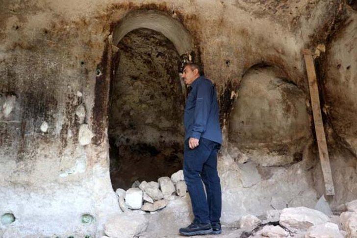 Diyarbakır'da kaya mezarı içinde Süryanice kitabeler bulundu G1