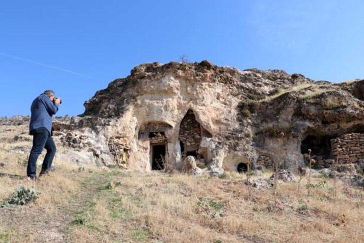 Diyarbakır'da kaya mezarı içinde Süryanice kitabeler bulundu G2