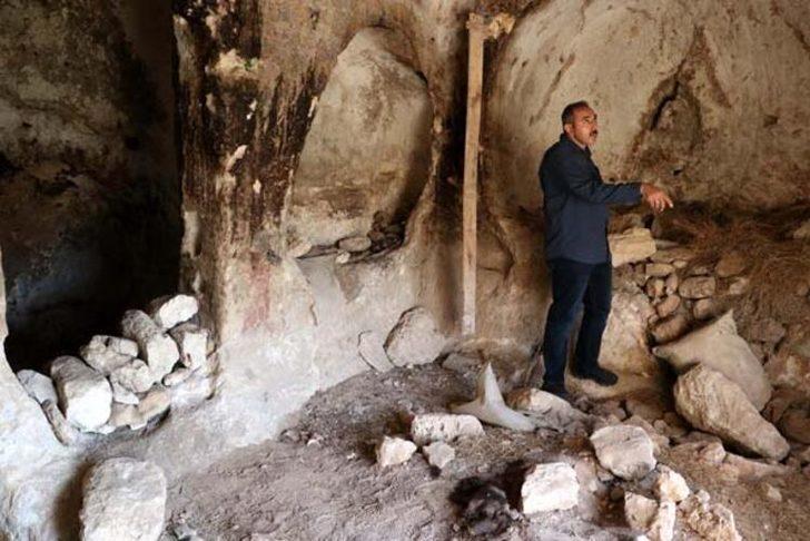 Diyarbakır'da kaya mezarı içinde Süryanice kitabeler bulundu G4