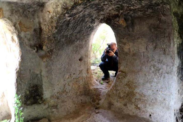 Diyarbakır'da kaya mezarı içinde Süryanice kitabeler bulundu G5