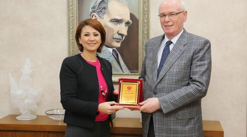 TEV&rsquo;den Kazım Kurt&rsquo;a teşekk&uuml;r plaketi