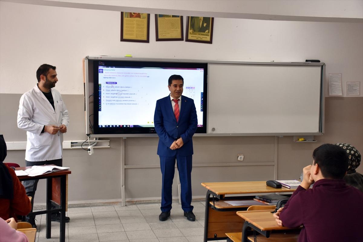 Okul m&uuml;d&uuml;r&uuml;n&uuml;n velilere g&ouml;nderdiği "nazik mesaj" ses getirdi