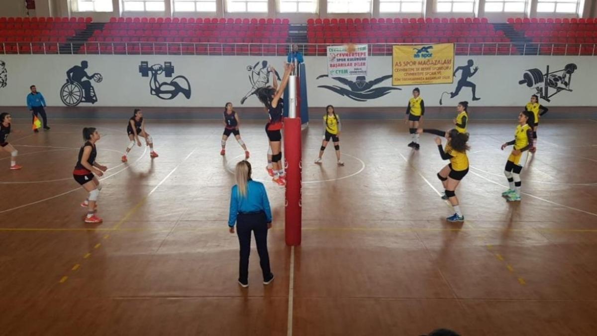 Van Kadın Voleybol Takımı Mardin&rsquo;den 3 puanla d&ouml;nd&uuml;