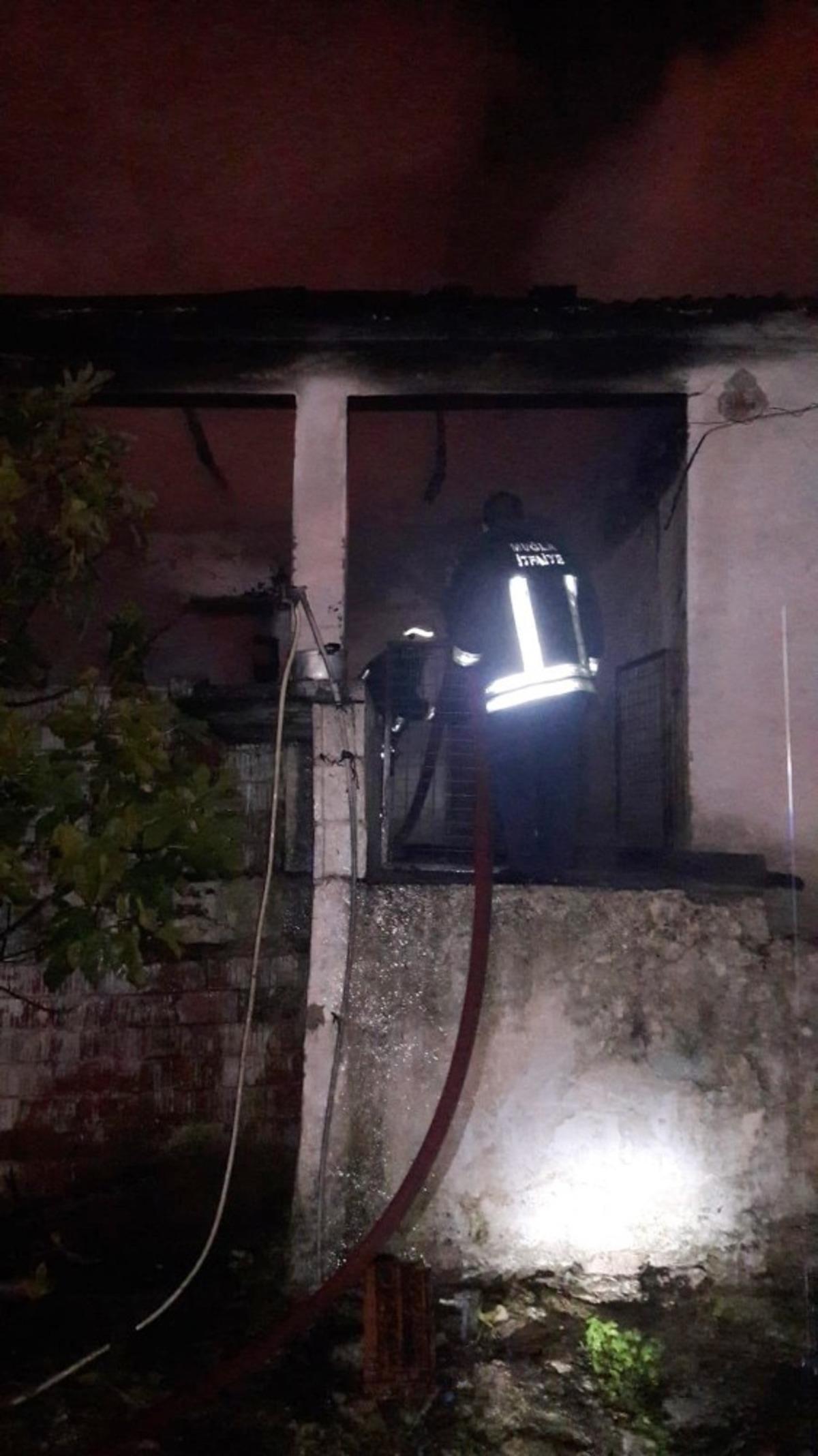 Yaşlı adam yanarak can verdi