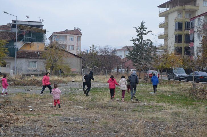 Çocuklar mahallelerine park istiyor G1