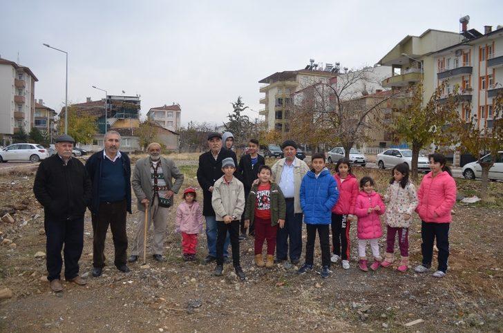 Çocuklar mahallelerine park istiyor G3