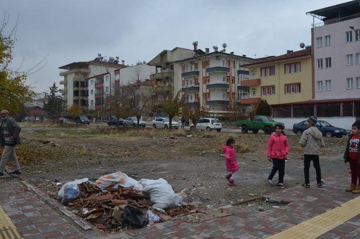 Çocuklar mahallelerine park istiyor G5