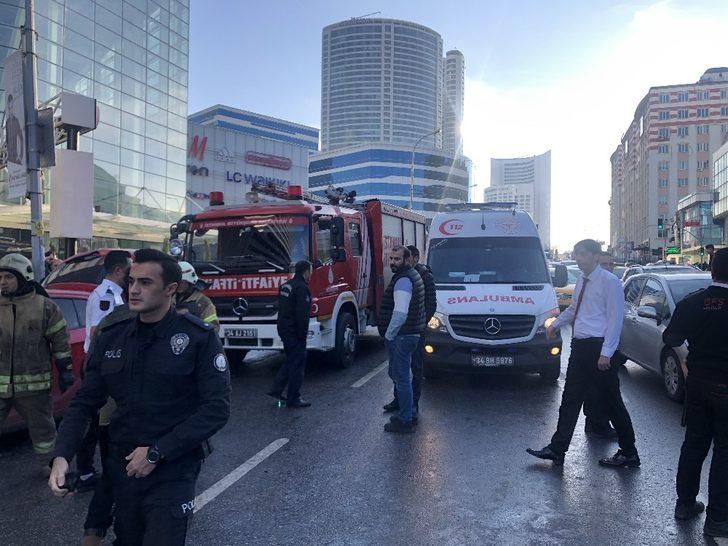 Ümraniye’de feci kaza: 1'i bebek 5 yaralı G2