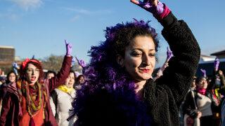 Beşiktaş'ta kadınlardan danslı protesto! 'Yaşamak istiyoruz demenin bir biçimi'