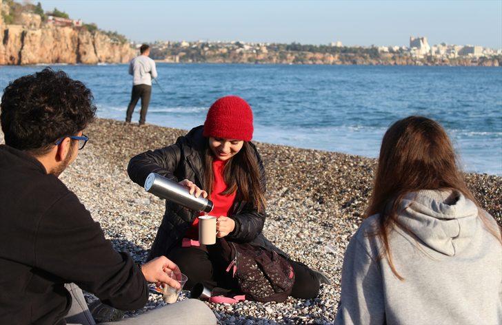 Antalyalılar "kış güneşi"nin keyfini çıkardı G2