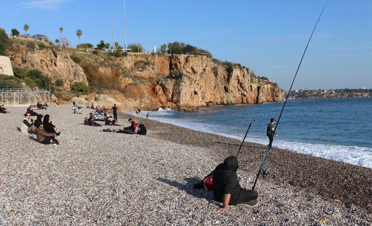 Antalyalılar "kış güneşi"nin keyfini çıkardı G3