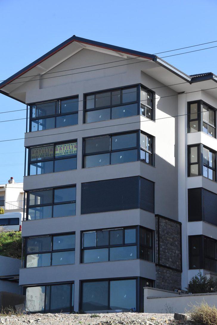 CHP'li meclis üyesinin otel ruhsatıyla yaptığı 6 katlı apartmanın dairelerini sattığı iddiası G1