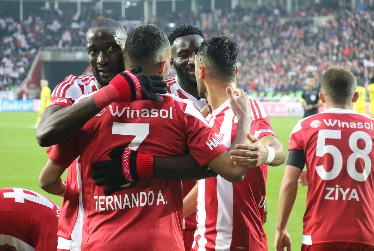 &Ouml;ZET | Sivasspor 3-1 Fenerbah&ccedil;e ma&ccedil; sonucu