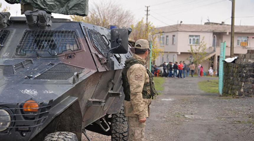 Boşanan &ccedil;iftin aileleri kavga etti: 2'si ağır &ccedil;ok sayıda yaralı
